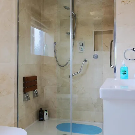 Elegant And Contemporary Large 3 Bedroom * Dublin
