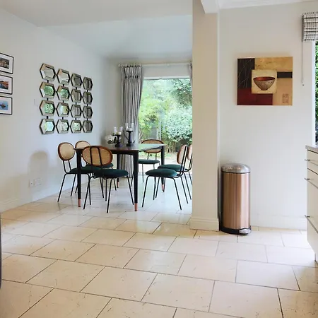 Elegant And Contemporary Large 3 Bedroom Prázdninový dům