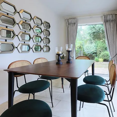 Prázdninový dům Elegant And Contemporary Large 3 Bedroom *