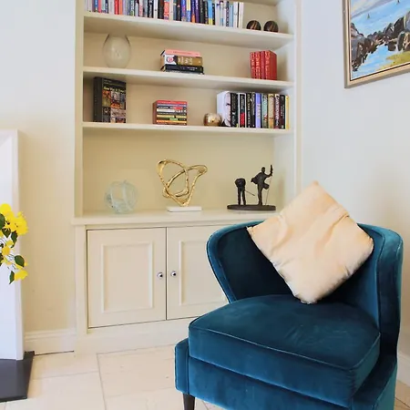 Elegant And Contemporary Large 3 Bedroom Dublin
