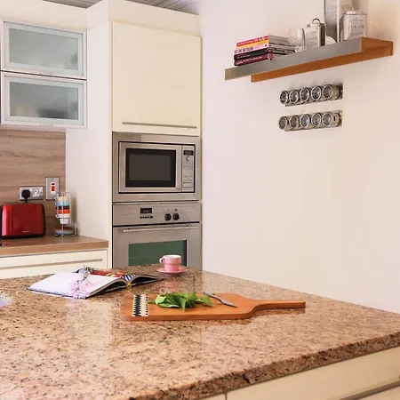 Elegant And Contemporary Large 3 Bedroom * Dublin