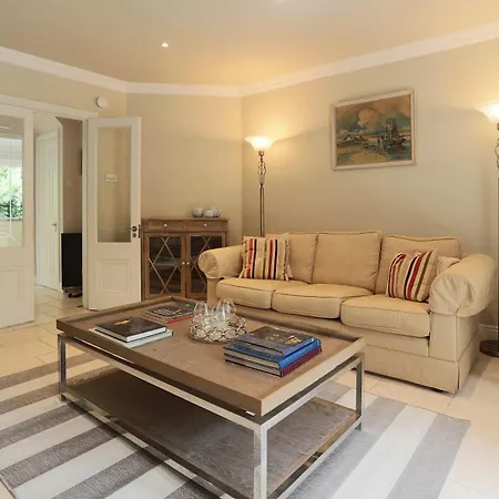 Prázdninový dům Elegant And Contemporary Large 3 Bedroom *